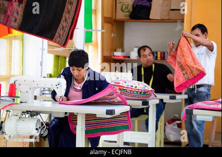 Peru, Cuzco Provinz, Cuzco, Workshop der Stiftung Ninos Unidos Peruanos, handgefertigte Taschen aus?? aus alten Geweben in Alpaka-Wolle Stockfoto