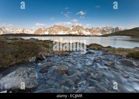 Frankreich, Hautes-Alpes, Nevache La Claree Tal, See Laramon Stockfoto