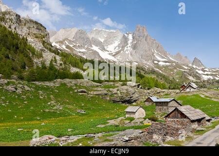 Frankreich, Hautes-Alpes, Nevache La Claree Tal, mit Blick auf die Pointe Cerces (3097m) Stockfoto