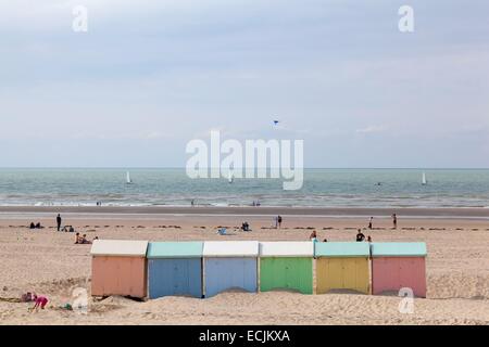 Frankreich, Pas-De-Calais, Berck Sur Mer, Strand mit Strandhütten Stockfoto