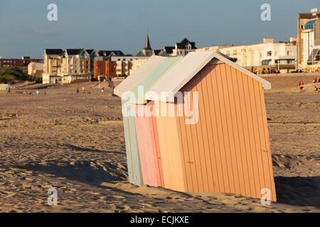 Frankreich, Pas-De-Calais, Berck Sur Mer, Strand mit Strandhütten Stockfoto