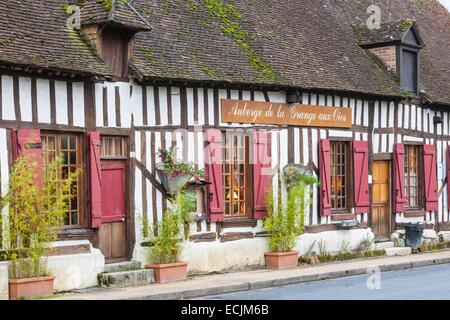 Frankreich, Loir-et-Cher, Sologne Region, Souvigny-En-Sologne, Fachwerk Fassade des Restaurant La Grange Aux l Stockfoto