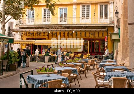 Frankreich, Bouches du Rhone, Arles, Place du Forum, Vincent Van Gogh Cafe in der Nacht Stockfoto