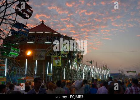 Region von Indien, Bihar, Patna, Sonepur Vieh fair, die Kirmes in der Abenddämmerung Stockfoto