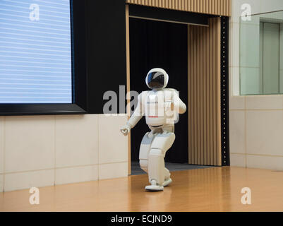 Der Roboter Asimo erklingt in einem Meet &amp; greet Sitzung bei Honda HQ, Tokio, Japan. Stockfoto