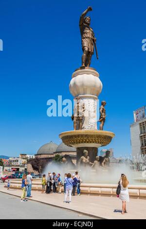 Republik Mazedonien, Skopje, Innenstadt, Carsija Bezirk, quadratisch, am Eingang der alte Basar, der Brunnen mit der Statue von Philipp II. von Makedonien Karpos Stockfoto