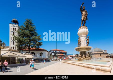 Republik Mazedonien, Skopje, Innenstadt, Carsija Bezirk, quadratisch, am Eingang der alte Basar, der Brunnen mit der Statue von Philipp II. von Makedonien Karpos Stockfoto