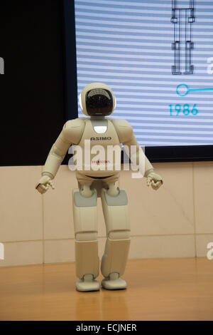 Der Roboter Asimo erklingt in einem Meet &amp; greet Sitzung bei Honda HQ, Tokio, Japan. Stockfoto