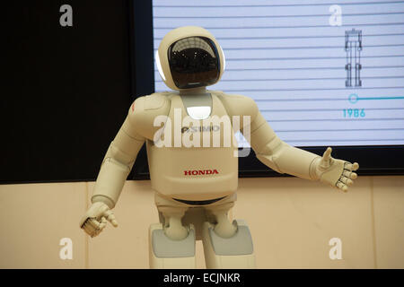 Der Roboter Asimo erklingt in einem Meet &amp; greet Sitzung bei Honda HQ, Tokio, Japan. Stockfoto