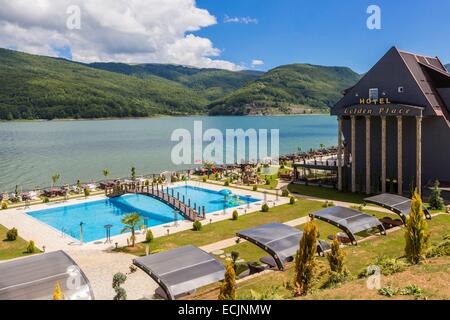 Republik Mazedonien, Nationalpark Mavrovo Mavrovo See schuf 1947 durch einen Damm auf die Radika hotel Stockfoto