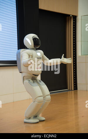 Der Roboter Asimo erklingt in einem Meet &amp; greet Sitzung bei Honda HQ, Tokio, Japan. Stockfoto