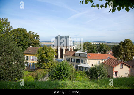 Frankreich, Val d ' Oise, Ecouen, Blick von der Burg St. Acceul Kirche Stockfoto