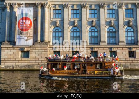 Deutschland, Berlin, Ost-Berliner Mitte Nachbarschaft, Boot Kreuzfahrt an der Spree, dem Bode-Museum auf der Museumsinsel, Weltkulturerbe Stockfoto