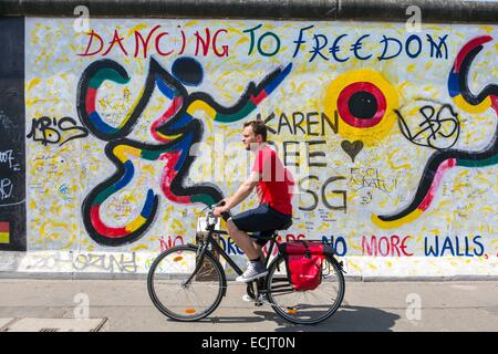 Deutschland, Berlin, Ost Berlin, Friedrichshain, East Side Gallery, die Reste der Stadtmauer, Graffities Stockfoto