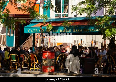 Frankreich, Paris, Place Denfert-Rochereau, Cafe Terrasse in der Nähe von Bahnhof Stockfoto