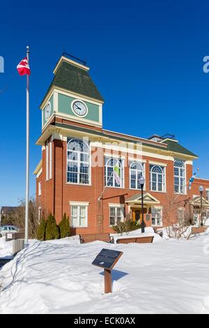 Kanada, Provinz Quebec, der Eastern Townships, im Dorf Sutton, dem alten Rathaus und Umgebung Stockfoto