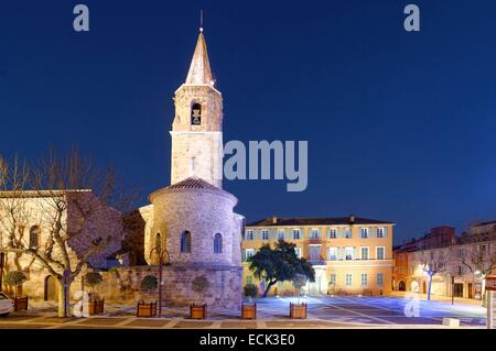 Frankreich, Var, Frejus, Ort Camille Formige, Kathedrale Saint-Leonce und Rathaus Stockfoto