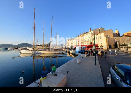 Am alten Hafen, Quai Jean Jaures, Saint Tropez, Var, Frankreich Stockfoto