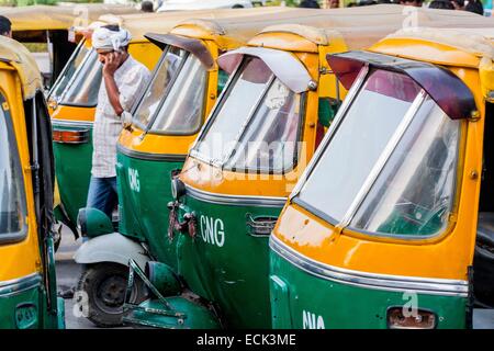 Indien, Neu-Delhi, Connaught Place, motorisierte Rikschas Stockfoto