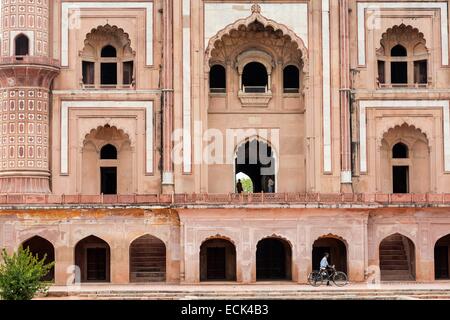 Indien, New Delhi, Safdar Jang Mausoleum gebaut im Jahre 1754 im späten Mughal Architektur-Stil, Fassade des Grabes Stockfoto