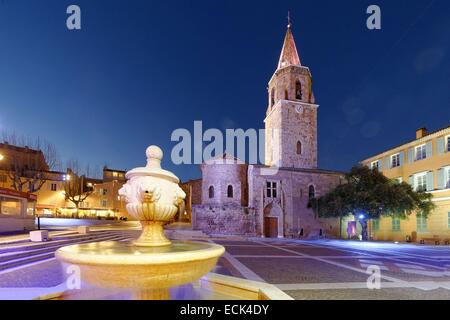 Frankreich, Var, Frejus, Ort Camille Formige, Kathedrale Saint-Leonce und Rathaus Stockfoto