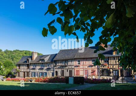 Frankreich, Eure, Le Bec-Hellouin, typische Fachwerkhäuser Stockfoto