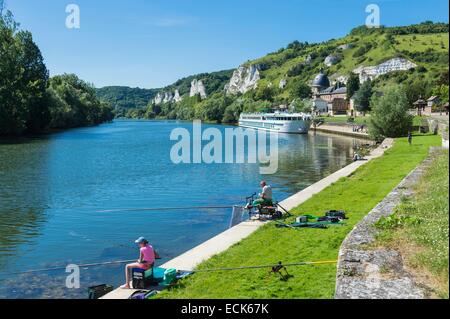 Frankreich, Eure, Les Andelys, Petit Andely am Ufer der Seine Stockfoto