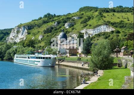 Frankreich, Eure, Les Andelys, Petit Andely am Ufer der Seine Stockfoto