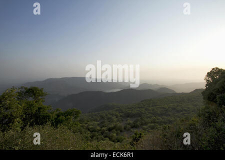 Blick auf Mhadei Wildlife Sanctuary aus Chorla Ghats Sicht. Das Heiligtum breitet sich über 208 sq Kms. Stockfoto