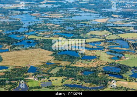 Frankreich, Indre, Migne, Teiche in La Brenne Regionalpark (Luftbild) Stockfoto