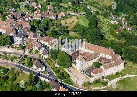 Frankreich, Indre, Saint-Benoît-du-Sault, Les Plus Beaux Dörfer de France (The MoSaint schöne Dörfer von Frankreich), gekennzeichnet der Priory (Luftbild) Stockfoto