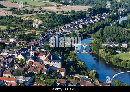 Frankreich, Indre, St. Gaultier, das Dorf und la Creuse Fluss (Luftbild) Stockfoto