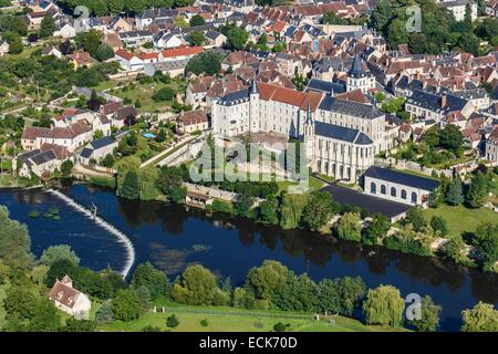 Indre, Frankreich Saint Gaultier, die Kirche und alten Priorat la Creuse River (Luftbild) Stockfoto