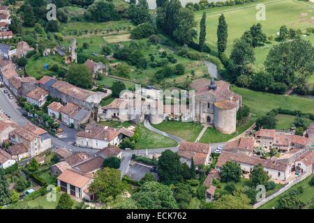 Frankreich, Vienne, Chateau Larcher, die Kirche und das Schloss (Luftbild) Stockfoto