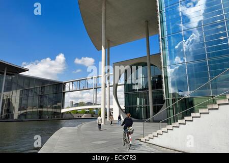 Deutschland, Berlin, Bundestag, Paul-Lappen-Haus links und Marie Elisabeth Luders Haus rechts von Architekt Stephan Braunfels am Spree-Ufer, Gebäude in der neuen parlamentarischen Komplex Stockfoto