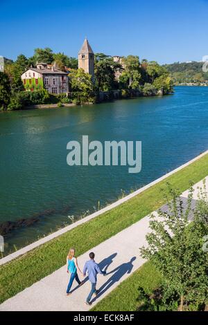 Frankreich, Rhone, Lyon Caluire et Cuire, Saint-Rambert-l ' Ile-Barbe und die romanische Kirche Notre-Dame am Rande des Flusses Saône, Rives de Saone Stockfoto