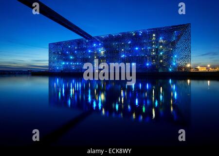 Frankreich, Bouches du Rhone, Marseille, Euro-mediterranen Bereich, MuCEM Museum of Civilization in Europa und den Mittelmeerraum R. Ricciotti und R. Carta Architekten, Beleuchtung Yann Kersale Stockfoto