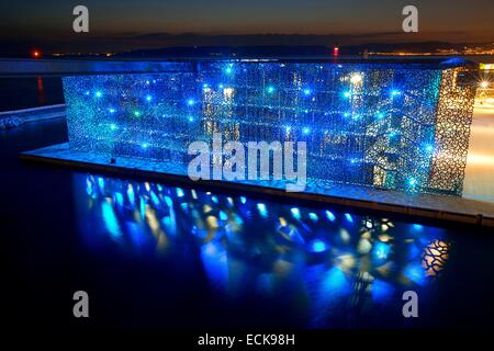 Frankreich, Bouches du Rhone, Marseille, Euro-mediterranen Bereich, MuCEM Museum of Civilization in Europa und den Mittelmeerraum R. Ricciotti und R. Carta Architekten, Beleuchtung Yann Kersale Stockfoto