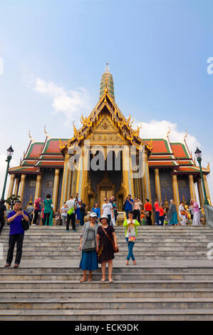 Vertikale Ansicht von Royal Pantheon im Grand Palace in Bangkok. Stockfoto