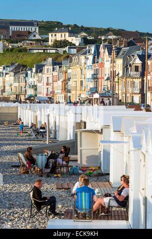 Frankreich, Somme, Mers-Les-Bains, Searesort am Ufer des Kanals, den Strand und seine 300 Strand Hütten Stockfoto