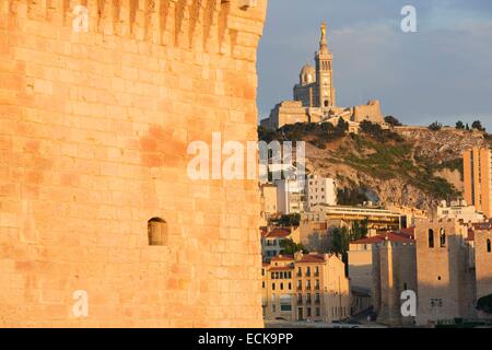 Bouches-du-Rhône, Frankreich, Marseille, Euro-mediterranen Raum, Notre Dame De La Garde aus Fort St. Jean, 17. Jahrhundert Klasse historisches Monument Stockfoto