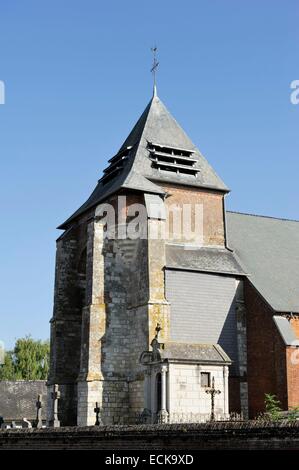 Frankreich, Ardennen, Fraillicourt, befestigte Kirche der Madonna aus dem 13. Jahrhundert, Glockenturm Stockfoto