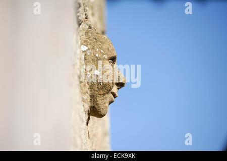 Frankreich, Ardennen, Launois Sur Vence, Postamt Pferde stammt aus dem 17. Jahrhundert, der eine Fläche an der Eingangswand carving Stockfoto