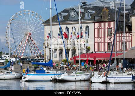 Frankreich, Calvados, Honfleur, Hafen, alten Häusern, Riesenrad Stockfoto