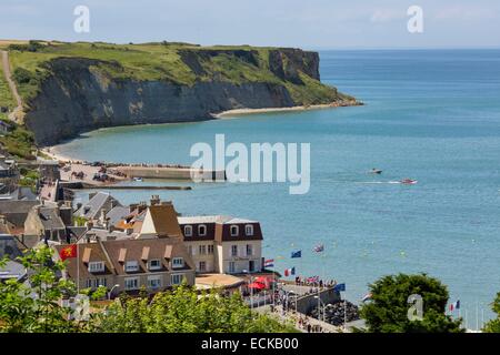 Frankreich, Calvados, Arromanches-Les-Bains, die Schaltung der Landungsstrände des zweiten Weltkriegs, die Reste des künstlichen Hafens Stockfoto