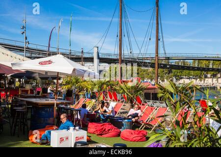 Frankreich, Paris, der Seine im 13. Arrondissement, Strandbar im Sommer Stockfoto