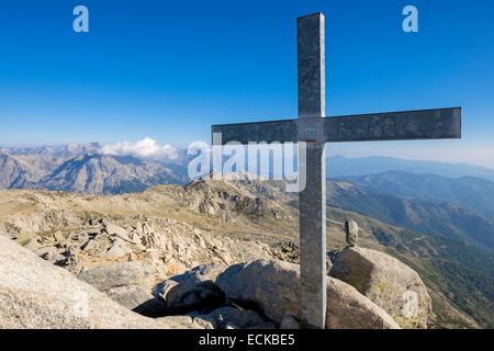 Frankreich, Haute-Corse, Wandern auf dem GR 20, Variante des Beines zwischen Prati Zuflucht und E Capannelle Zuflucht über Monte Renoso (oder Monte Rinosu oder Renosu), Top of Monte Renoso (Alt: 2352m) Stockfoto