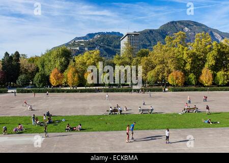 Frankreich, Isere, Grenoble, Paul Mistral Park ist ein Park mit seinen 67 Hektar (27 ha), Chartreuse-massiv im Hintergrund Stockfoto