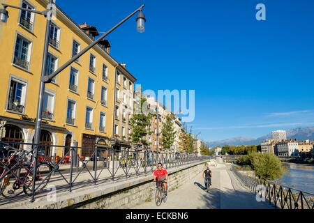 Frankreich, Saint Laurent, Grenoble, Isere Bezirk auf dem rechten Ufer der Isere Fluss renoviert wurde, um mehr Platz für Fußgänger und Radfahrer zu versorgen Stockfoto