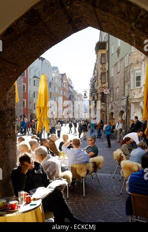 Österreich, Tirol, Innsbruck, Herzog-Friedrich-Straße in der Altstadt Stockfoto